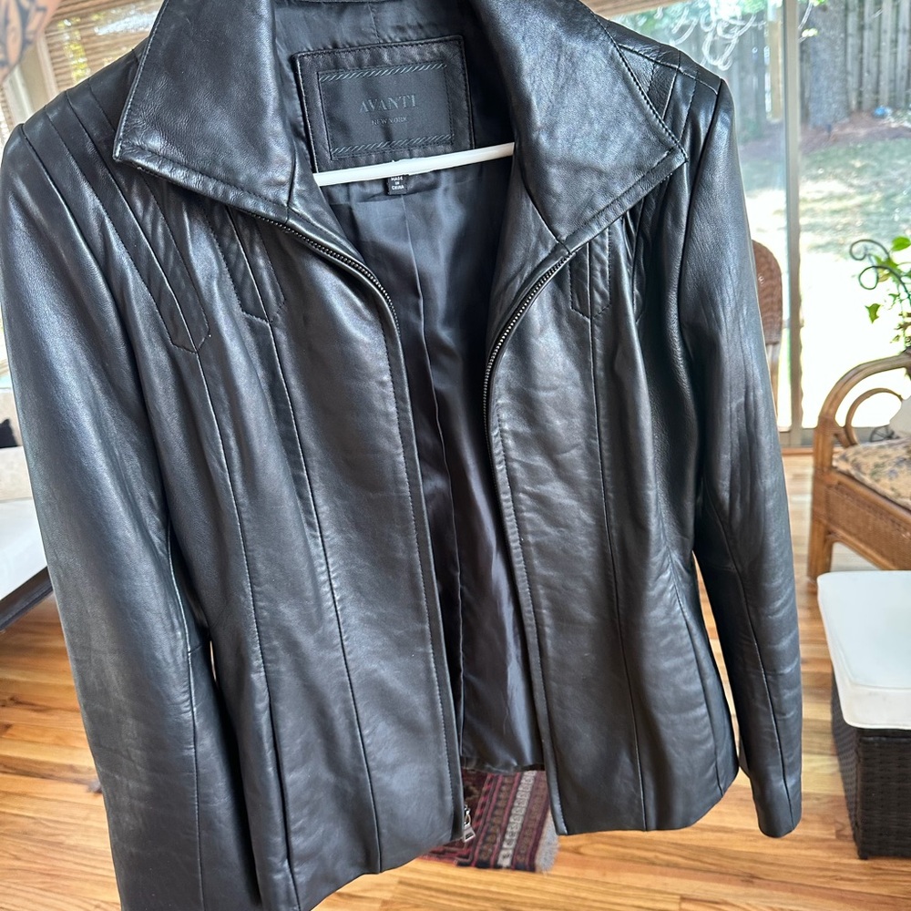 Avanti Women's Sleek Black Leather Jacket